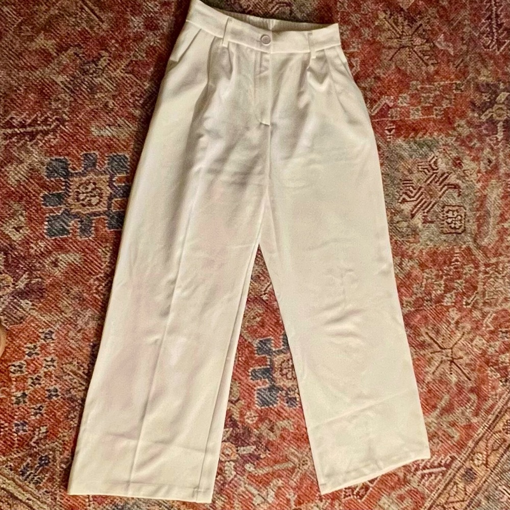 Women’s white slacks high waisted